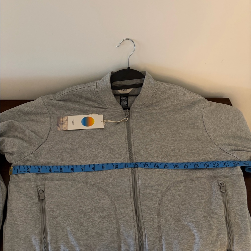 Vuori Halo Basin Bomber Jacket~ size L - Picture 9 of 10
